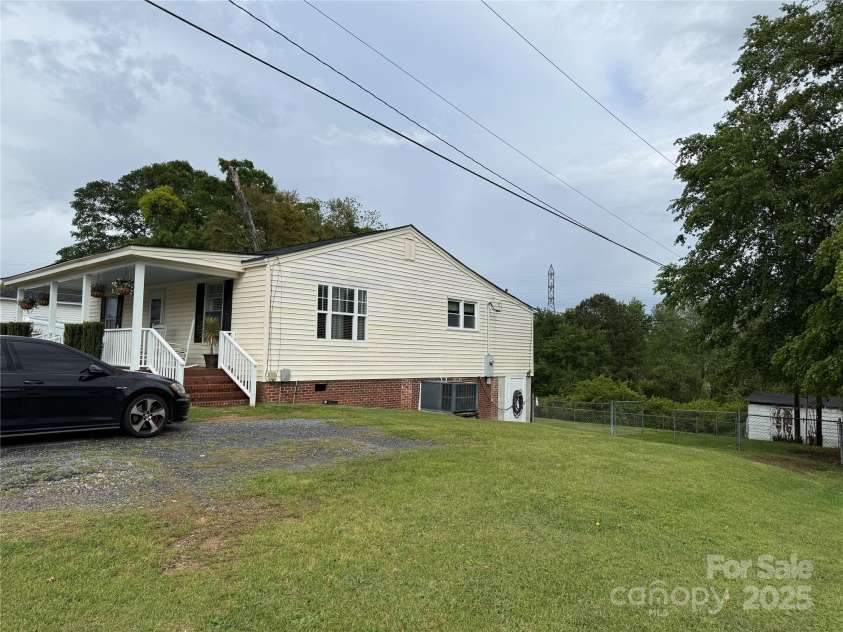 45 Oak Street, Great Falls, SC 29055.  MLS# CAR4246407, YatesRealty ID 10712. 