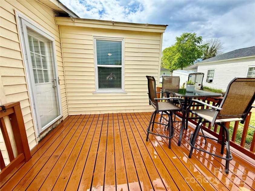 45 Oak Street, Great Falls, SC 29055.  MLS# CAR4246407, YatesRealty ID 10712. 