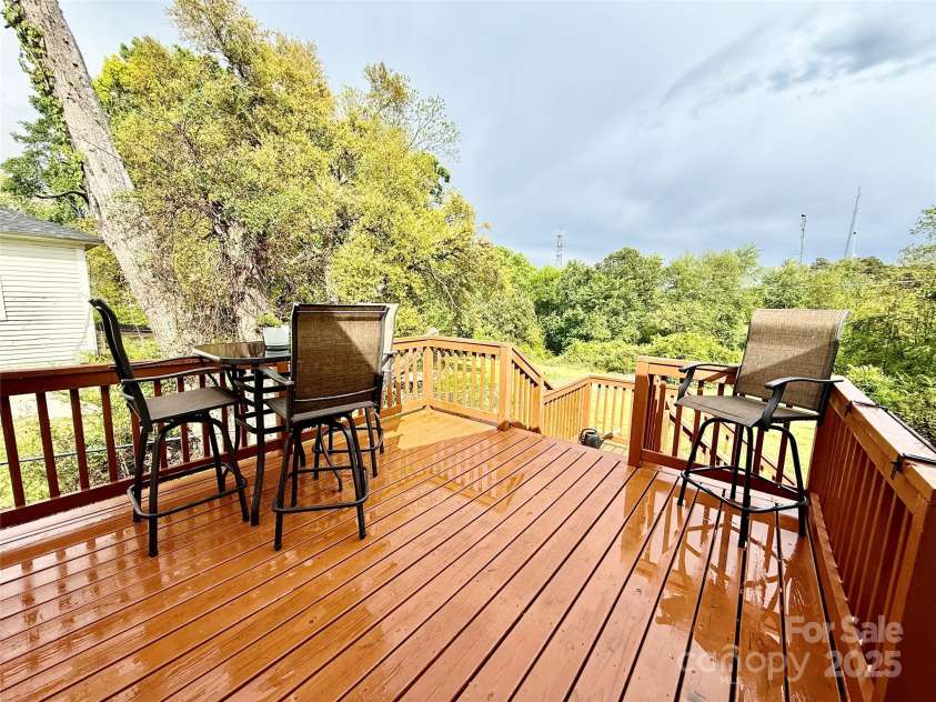 45 Oak Street, Great Falls, SC 29055.  MLS# CAR4246407, YatesRealty ID 10712. 