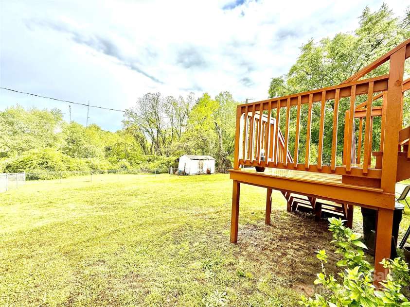 45 Oak Street, Great Falls, SC 29055.  MLS# CAR4246407, YatesRealty ID 10712. 