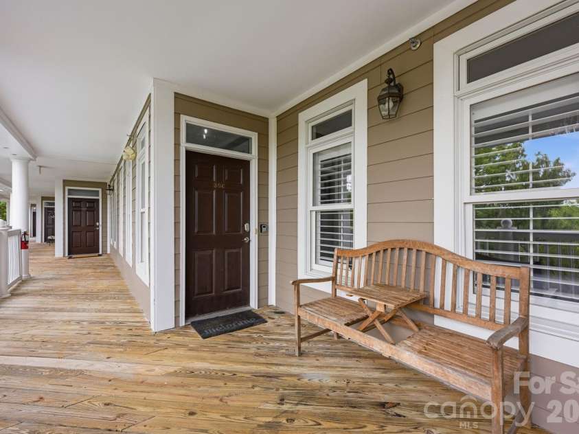 637 Williamson Road, Mooresville, NC 28117.  MLS# CAR4387308, YatesRealty ID 10712. 
