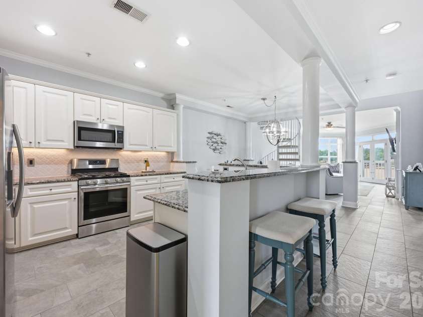 637 Williamson Road, Mooresville, NC 28117.  MLS# CAR4387308, YatesRealty ID 10712. 