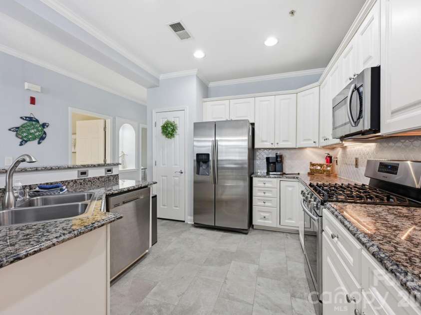 637 Williamson Road, Mooresville, NC 28117.  MLS# CAR4387308, YatesRealty ID 10712. 