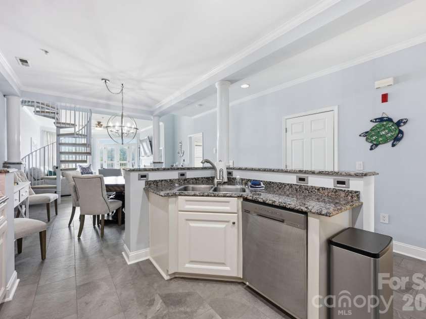 637 Williamson Road, Mooresville, NC 28117.  MLS# CAR4387308, YatesRealty ID 10712. 