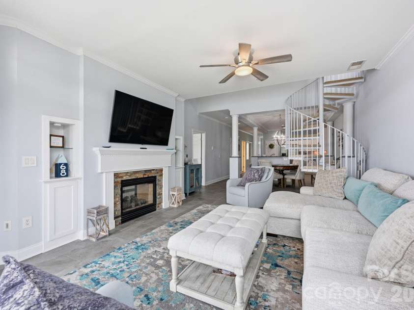 637 Williamson Road, Mooresville, NC 28117.  MLS# CAR4387308, YatesRealty ID 10712. 