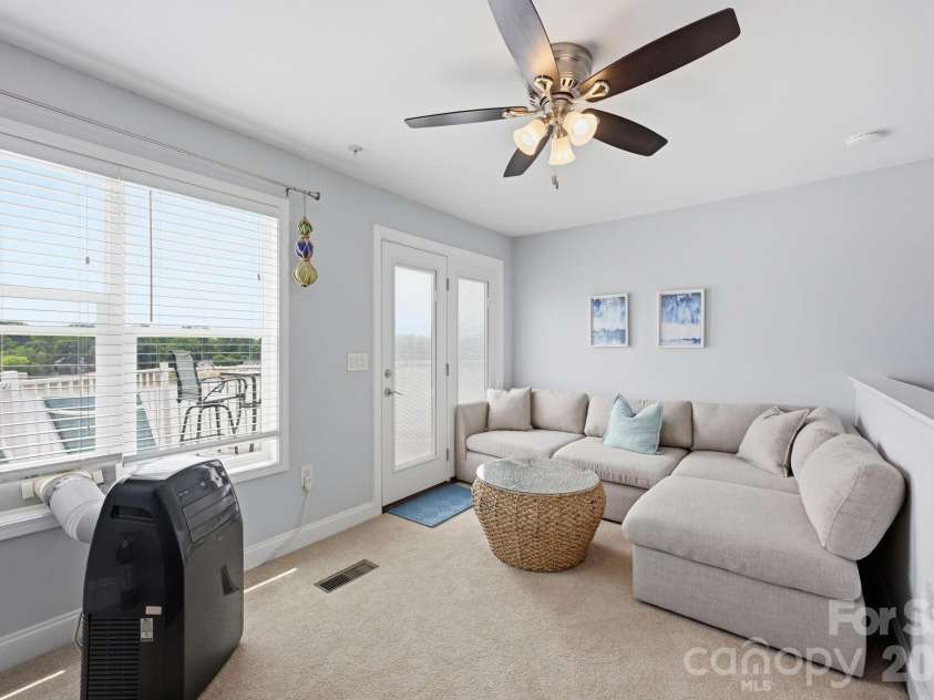 637 Williamson Road, Mooresville, NC 28117.  MLS# CAR4387308, YatesRealty ID 10712. 