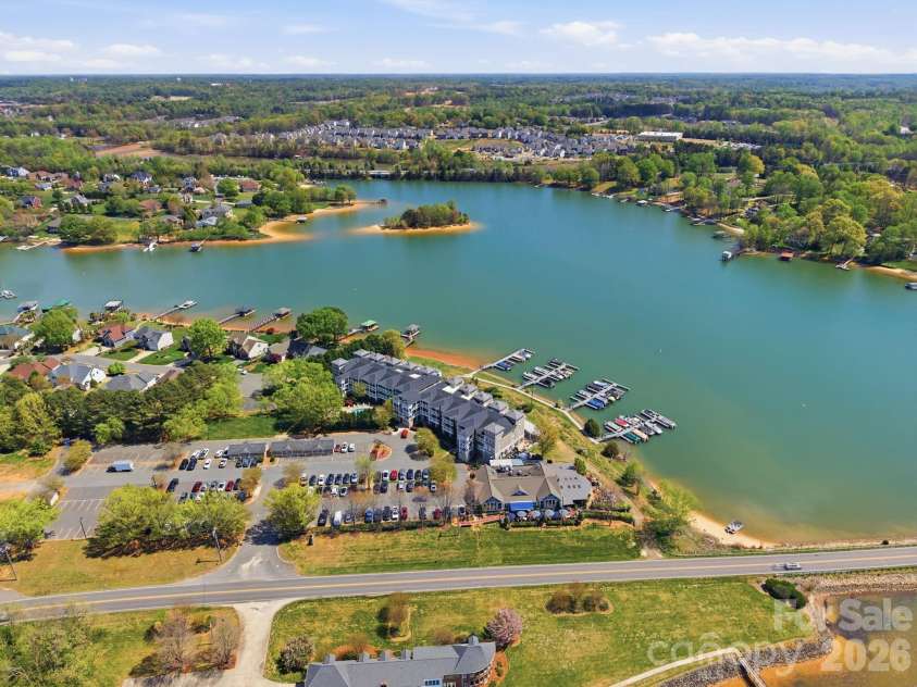 637 Williamson Road, Mooresville, NC 28117.  MLS# CAR4387308, YatesRealty ID 10712. 