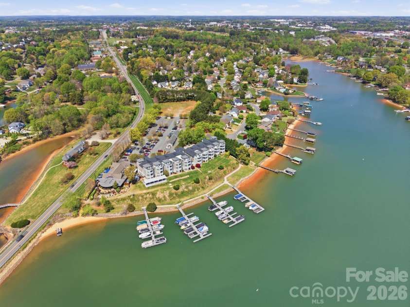 637 Williamson Road, Mooresville, NC 28117.  MLS# CAR4387308, YatesRealty ID 10712. 