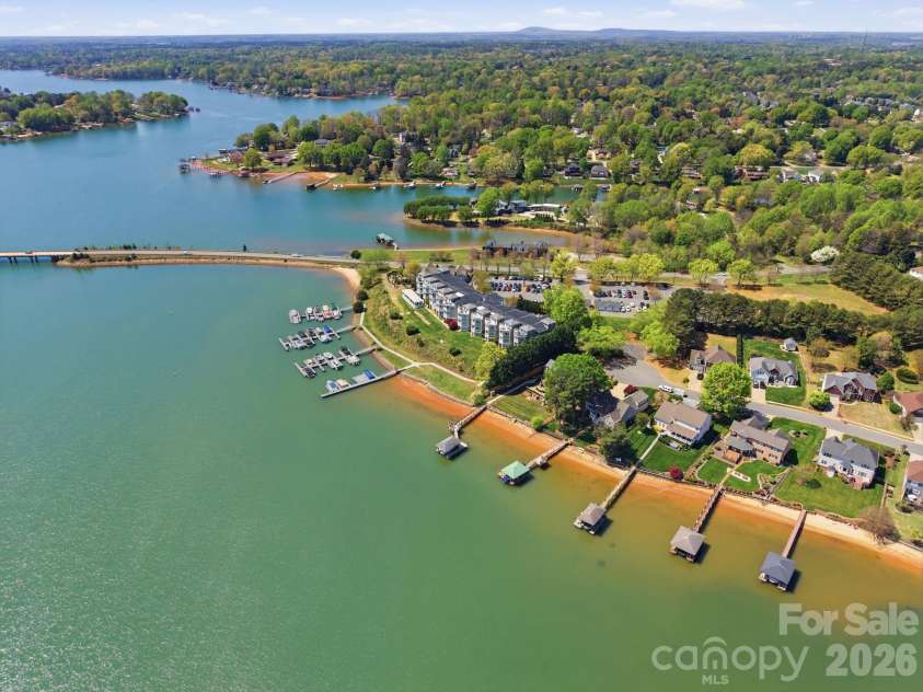637 Williamson Road, Mooresville, NC 28117.  MLS# CAR4387308, YatesRealty ID 10712. 