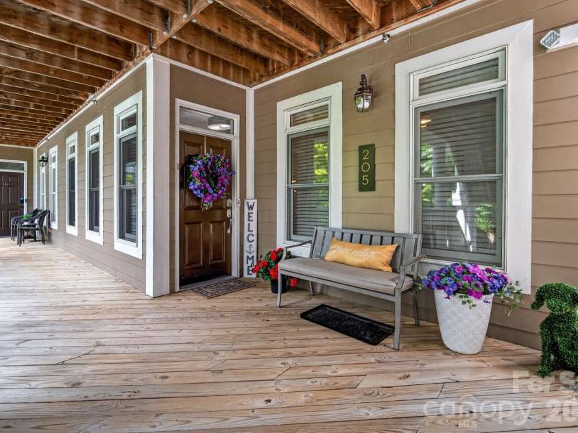637 Williamson Road, Mooresville, NC 28117.  MLS# CAR4399589, YatesRealty ID 10712. 