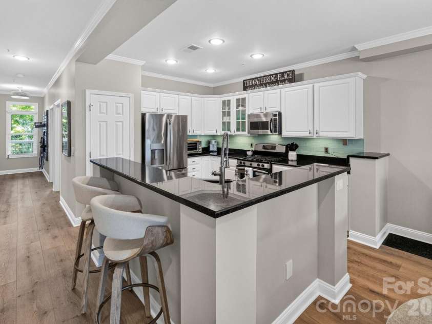 637 Williamson Road, Mooresville, NC 28117.  MLS# CAR4399589, YatesRealty ID 10712. 
