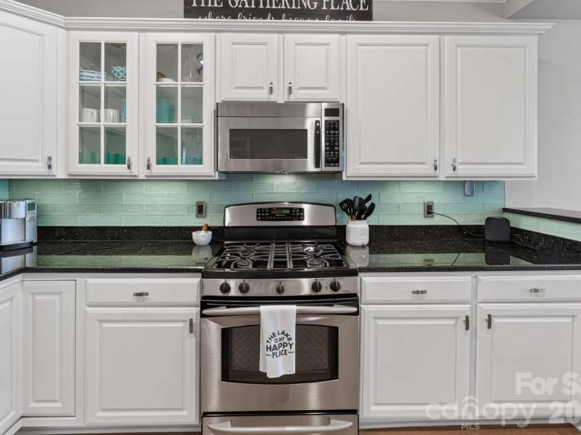 637 Williamson Road, Mooresville, NC 28117.  MLS# CAR4399589, YatesRealty ID 10712. 
