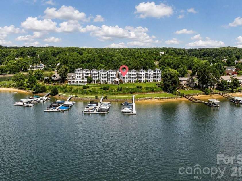 637 Williamson Road, Mooresville, NC 28117.  MLS# CAR4399589, YatesRealty ID 10712. 