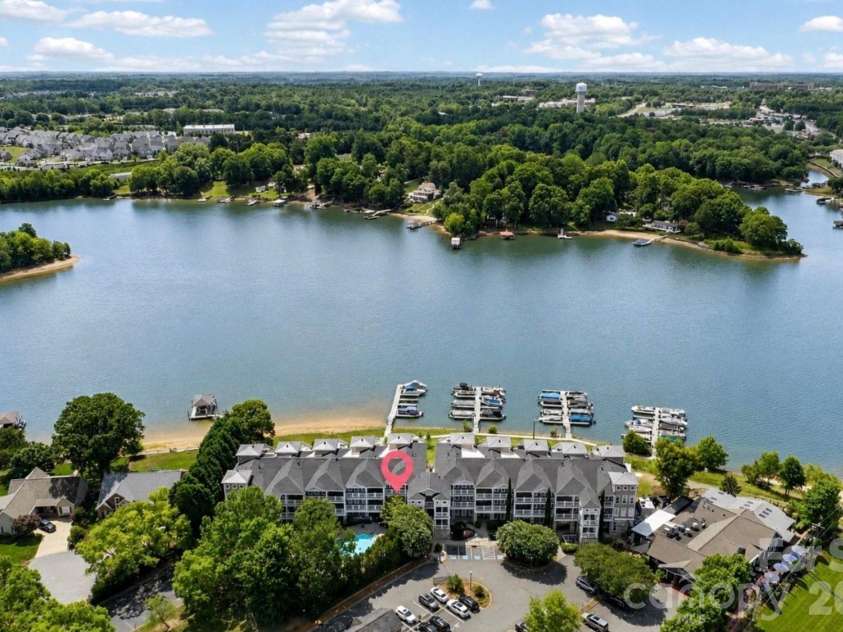 637 Williamson Road, Mooresville, NC 28117.  MLS# CAR4399589, YatesRealty ID 10712. 