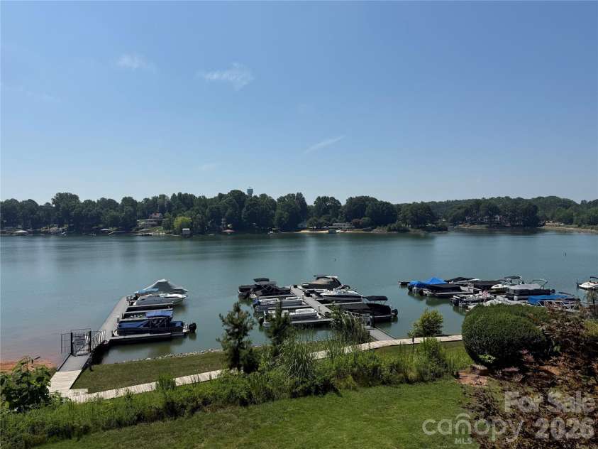 637 Williamson Road, Mooresville, NC 28117.  MLS# CAR4399589, YatesRealty ID 10712. 