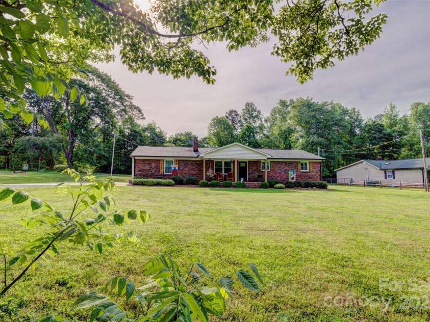 1009 High Shoals Road, Lincolnton, NC 28092.  MLS# CAR4254387, YatesRealty ID 10713. 