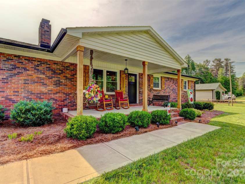 1009 High Shoals Road, Lincolnton, NC 28092.  MLS# CAR4254387, YatesRealty ID 10713. 