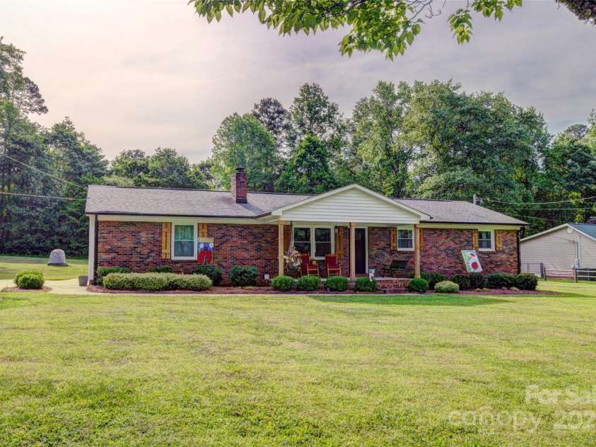 1009 High Shoals Road, Lincolnton, NC 28092.  MLS# CAR4254387, YatesRealty ID 10713. 