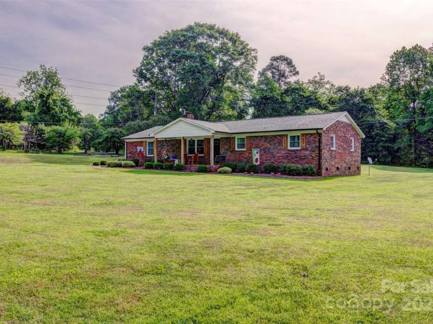 1009 High Shoals Road, Lincolnton, NC 28092.  MLS# CAR4254387, YatesRealty ID 10713. 