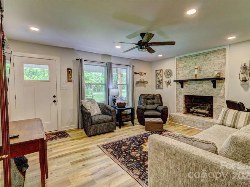 1009 High Shoals Road, Lincolnton, NC 28092.  MLS# CAR4254387, YatesRealty ID 10713. 