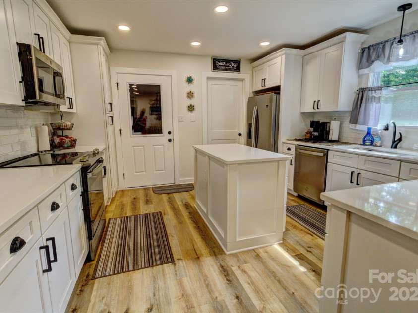 1009 High Shoals Road, Lincolnton, NC 28092.  MLS# CAR4254387, YatesRealty ID 10713. 