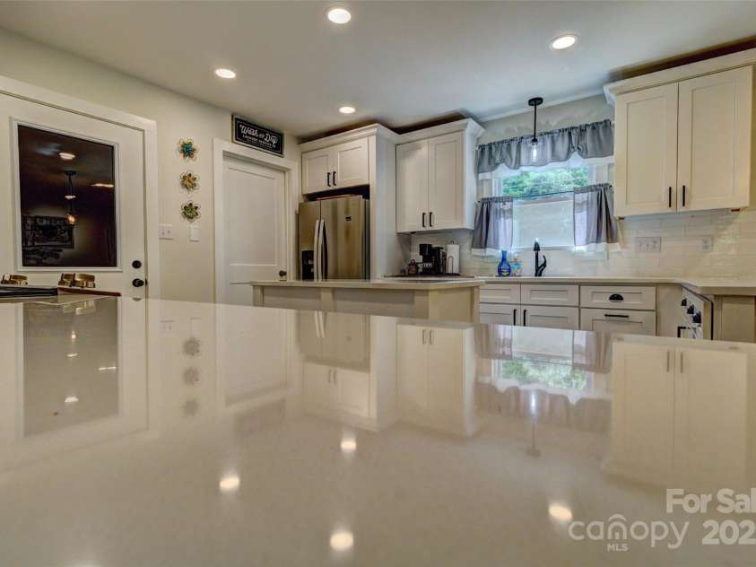 1009 High Shoals Road, Lincolnton, NC 28092.  MLS# CAR4254387, YatesRealty ID 10713. 