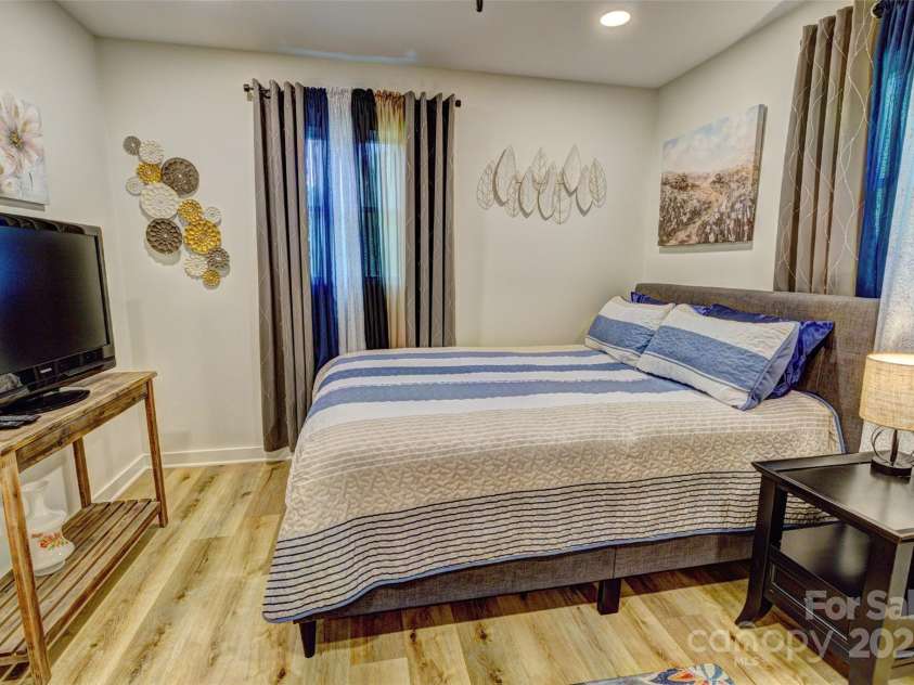 1009 High Shoals Road, Lincolnton, NC 28092.  MLS# CAR4254387, YatesRealty ID 10713. 