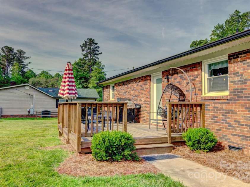 1009 High Shoals Road, Lincolnton, NC 28092.  MLS# CAR4254387, YatesRealty ID 10713. 