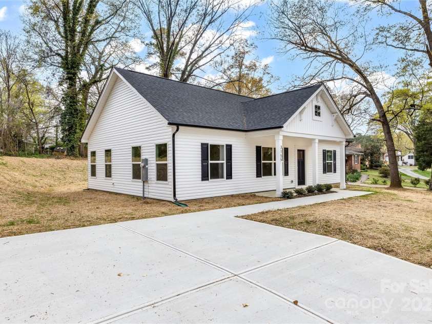 315 Club House Drive, Salisbury, NC 28144.  MLS# CAR4243075, YatesRealty ID 10715. 