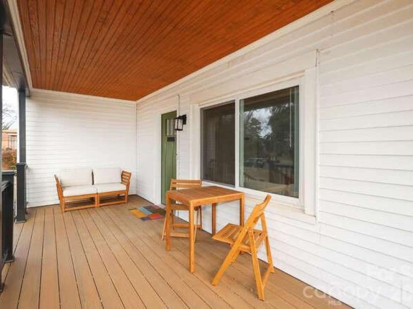 1609 Forsythia Circle, Charlotte, NC 28208.  MLS# CAR4337736, YatesRealty ID 10716. 