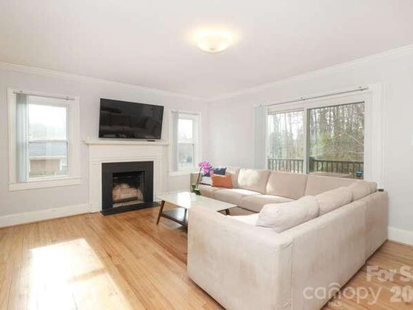 1609 Forsythia Circle, Charlotte, NC 28208.  MLS# CAR4337736, YatesRealty ID 10716. 