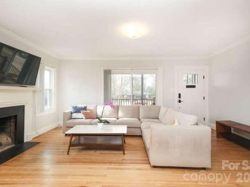 1609 Forsythia Circle, Charlotte, NC 28208.  MLS# CAR4337736, YatesRealty ID 10716. 