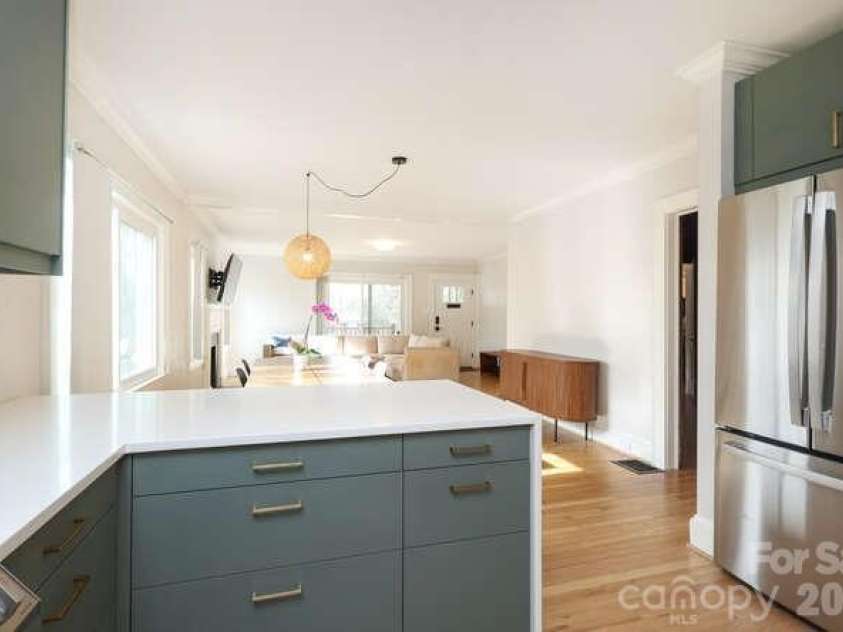 1609 Forsythia Circle, Charlotte, NC 28208.  MLS# CAR4337736, YatesRealty ID 10716. 