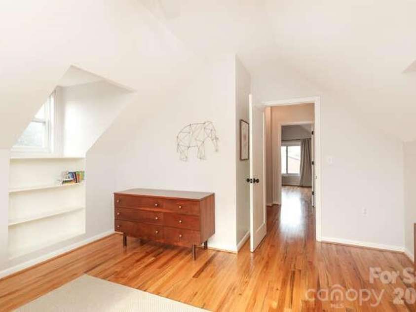 1609 Forsythia Circle, Charlotte, NC 28208.  MLS# CAR4337736, YatesRealty ID 10716. 