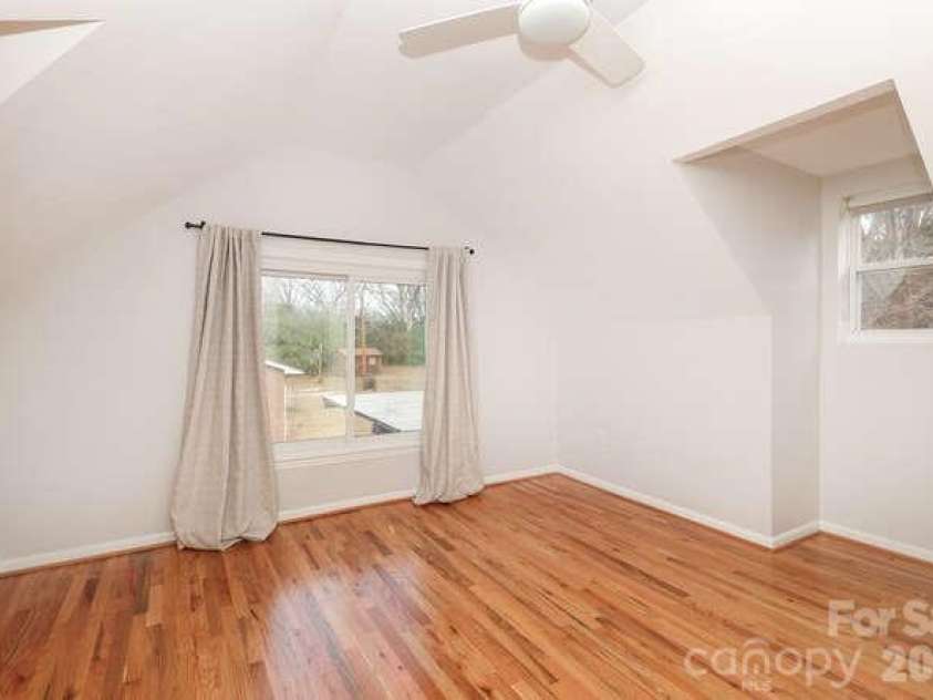 1609 Forsythia Circle, Charlotte, NC 28208.  MLS# CAR4337736, YatesRealty ID 10716. 