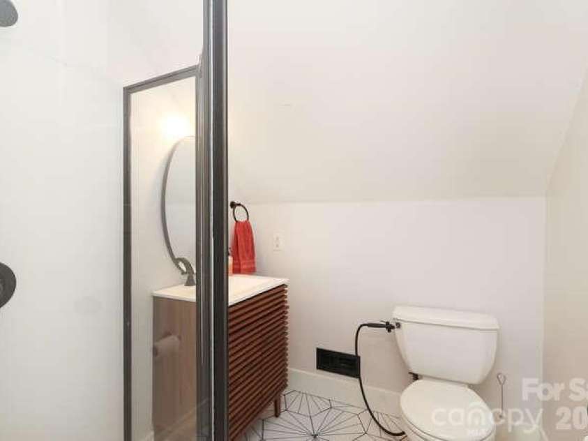 1609 Forsythia Circle, Charlotte, NC 28208.  MLS# CAR4337736, YatesRealty ID 10716. 