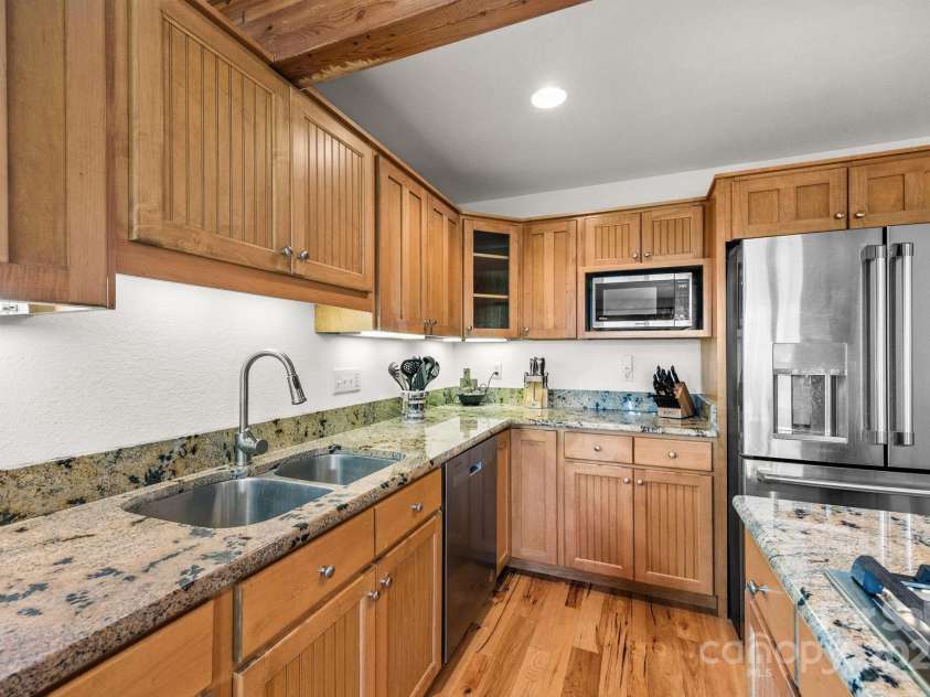 266 Lost Mine Trail, Brevard, NC 28712.  MLS# CAR4278274, YatesRealty ID 10716. Open Kitchen