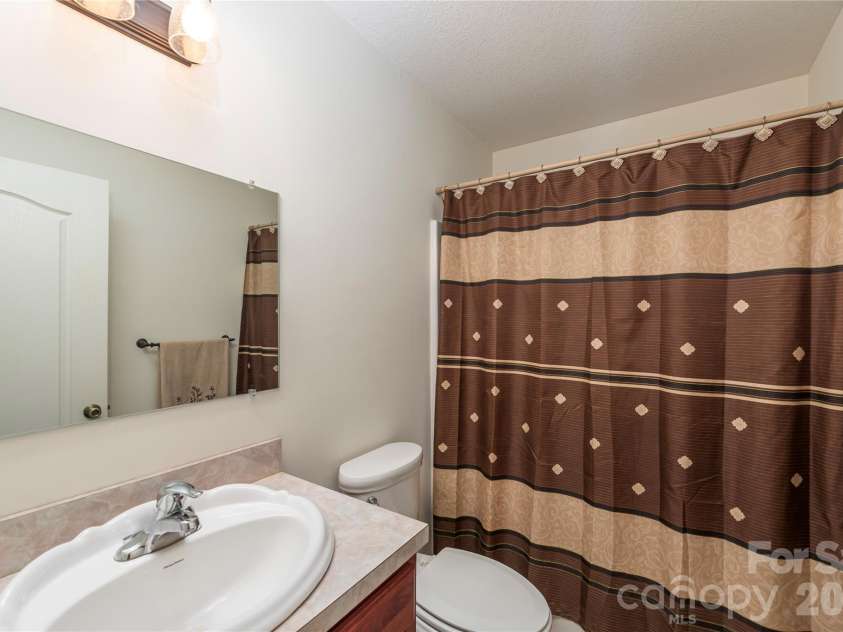 44 Souther Road, Fletcher, NC 28732.  MLS# CAR4357312, YatesRealty ID 10717. Main Hall Bath