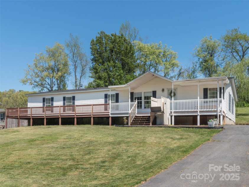 9 Redmond Drive, Alexander, NC 28701.  MLS# CAR4254999, YatesRealty ID 10717. 