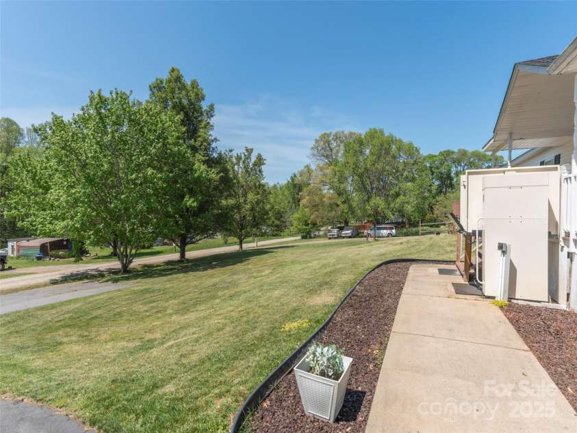 9 Redmond Drive, Alexander, NC 28701.  MLS# CAR4254999, YatesRealty ID 10717. 