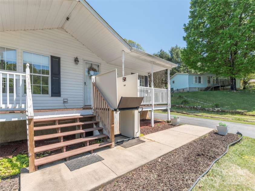 9 Redmond Drive, Alexander, NC 28701.  MLS# CAR4254999, YatesRealty ID 10717. 