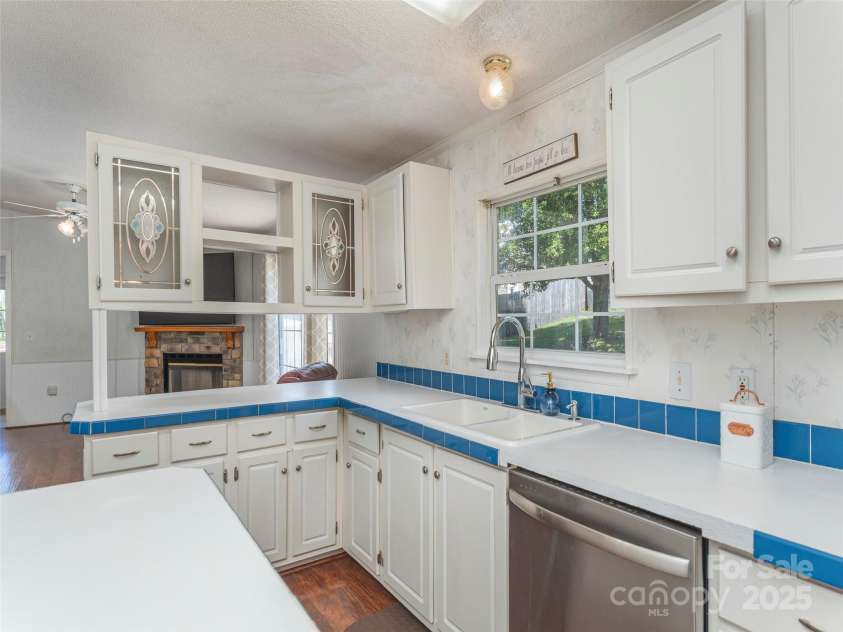 9 Redmond Drive, Alexander, NC 28701.  MLS# CAR4254999, YatesRealty ID 10717. 