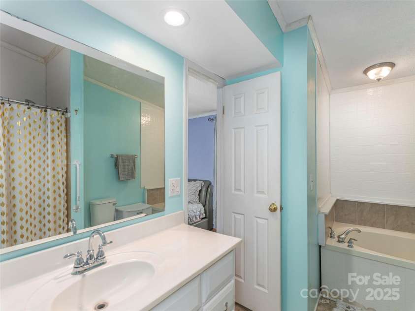 9 Redmond Drive, Alexander, NC 28701.  MLS# CAR4254999, YatesRealty ID 10717. 