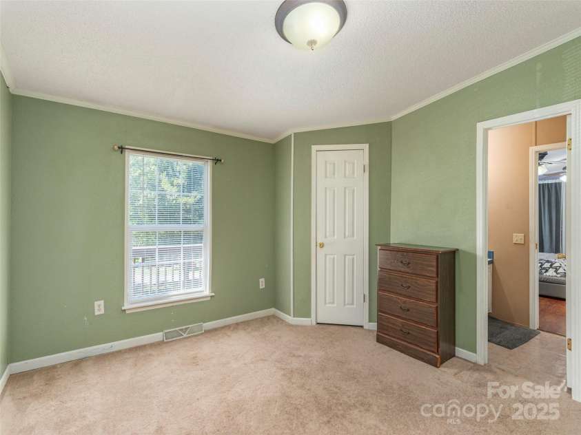9 Redmond Drive, Alexander, NC 28701.  MLS# CAR4254999, YatesRealty ID 10717. 