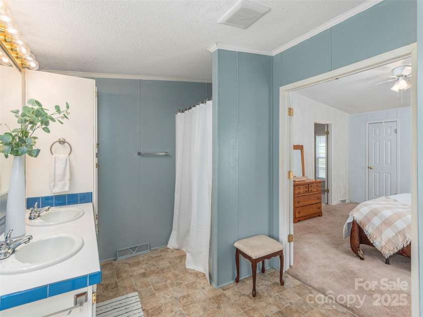9 Redmond Drive, Alexander, NC 28701.  MLS# CAR4254999, YatesRealty ID 10717. 