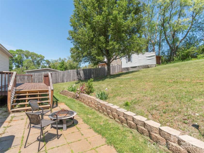 9 Redmond Drive, Alexander, NC 28701.  MLS# CAR4254999, YatesRealty ID 10717. 