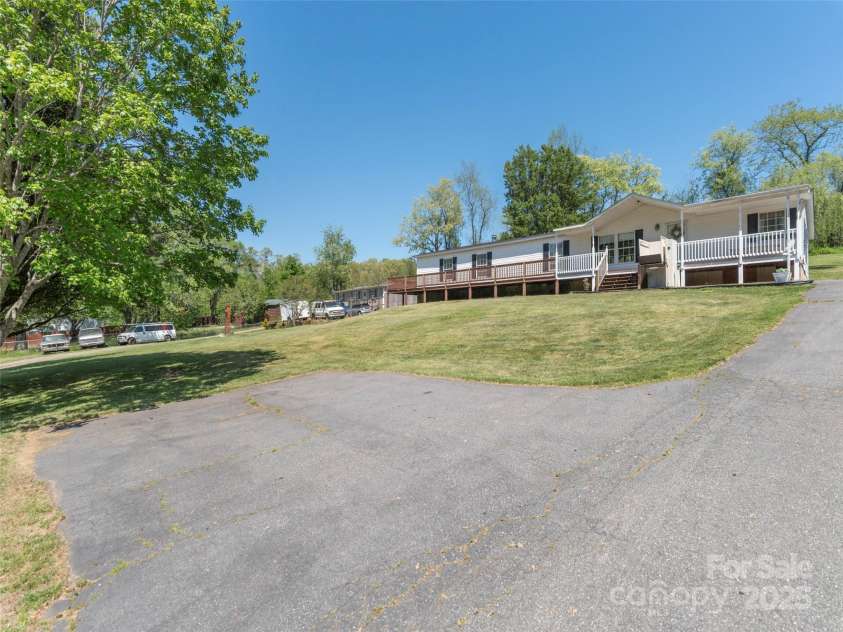 9 Redmond Drive, Alexander, NC 28701.  MLS# CAR4254999, YatesRealty ID 10717. 