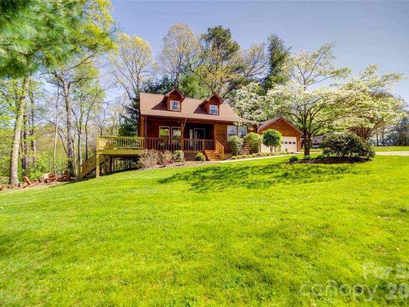 24 Oakwood Road, Candler, NC 28715.  MLS# CAR4343043, YatesRealty ID 10718. 