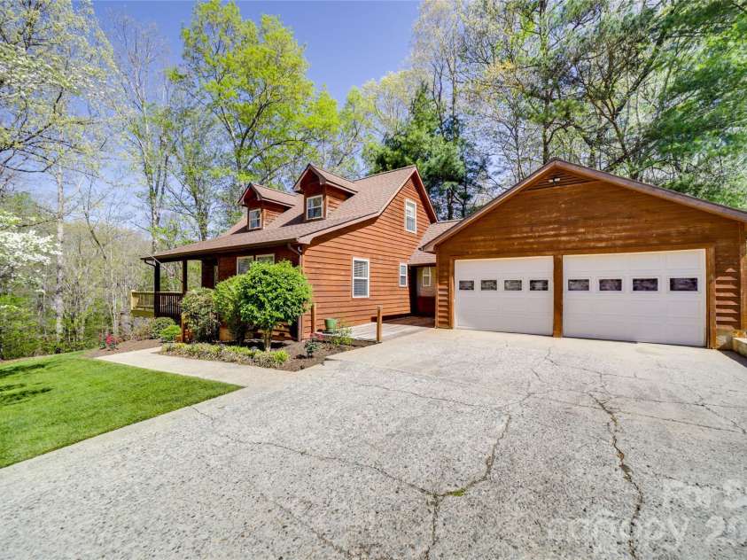 24 Oakwood Road, Candler, NC 28715.  MLS# CAR4343043, YatesRealty ID 10718. 