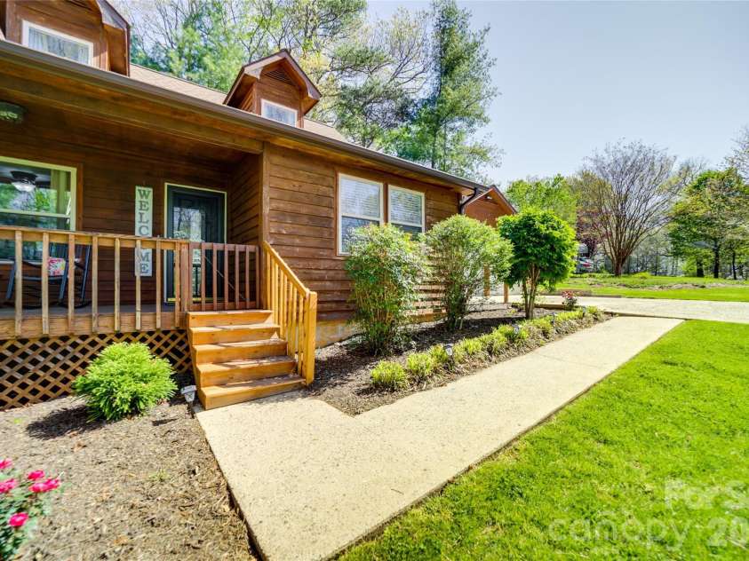 24 Oakwood Road, Candler, NC 28715.  MLS# CAR4343043, YatesRealty ID 10718. 